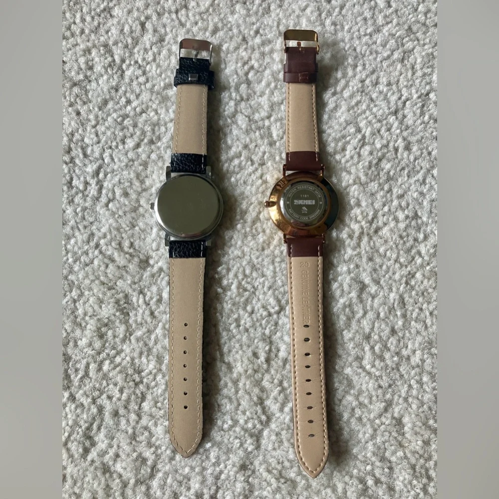 Bundle of 2 retro analogue quartz watches